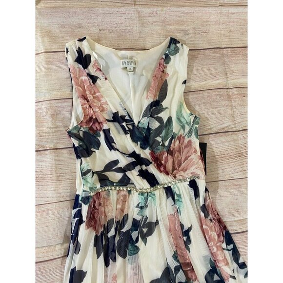 NWT En Focus Women's Soft Light Floral Maxi Dress - 10 - Picture 2 of 14